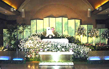 無宗教　葬儀　祭壇　花祭壇　東京都　家族葬　宗教による違い