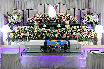 桐ケ谷斎場（雪の間）：花祭壇一般葬95プラン利用花祭壇