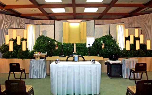 宗教による祭壇の違い 花祭壇の葬儀 家族葬は花の葬儀社アートメモリー