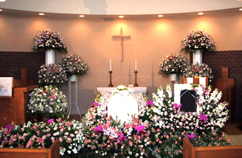 キリスト教　葬儀　祭壇　花祭壇　東京都　家族葬　宗教による違い