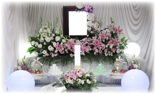 花祭壇の葬儀 家族葬は花の葬儀社アートメモリー