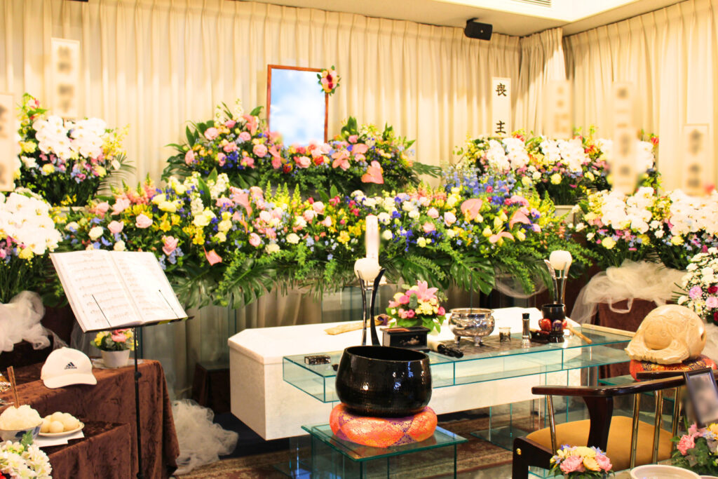 小平サポートセンター セイテッド花祭壇 家族葬 葬儀事例