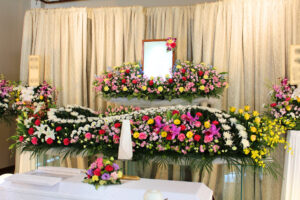 親縁寺 テンプル斎場 セイテッド花祭壇 １日葬 家族葬事例